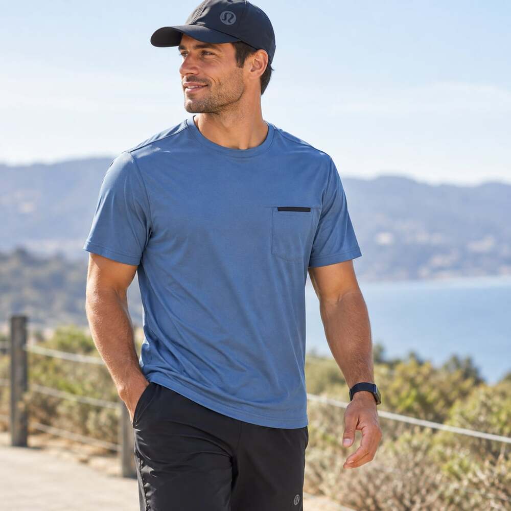 Lululemon Men’s Size Large Performance Blue Casual T-Shirt With Pocket